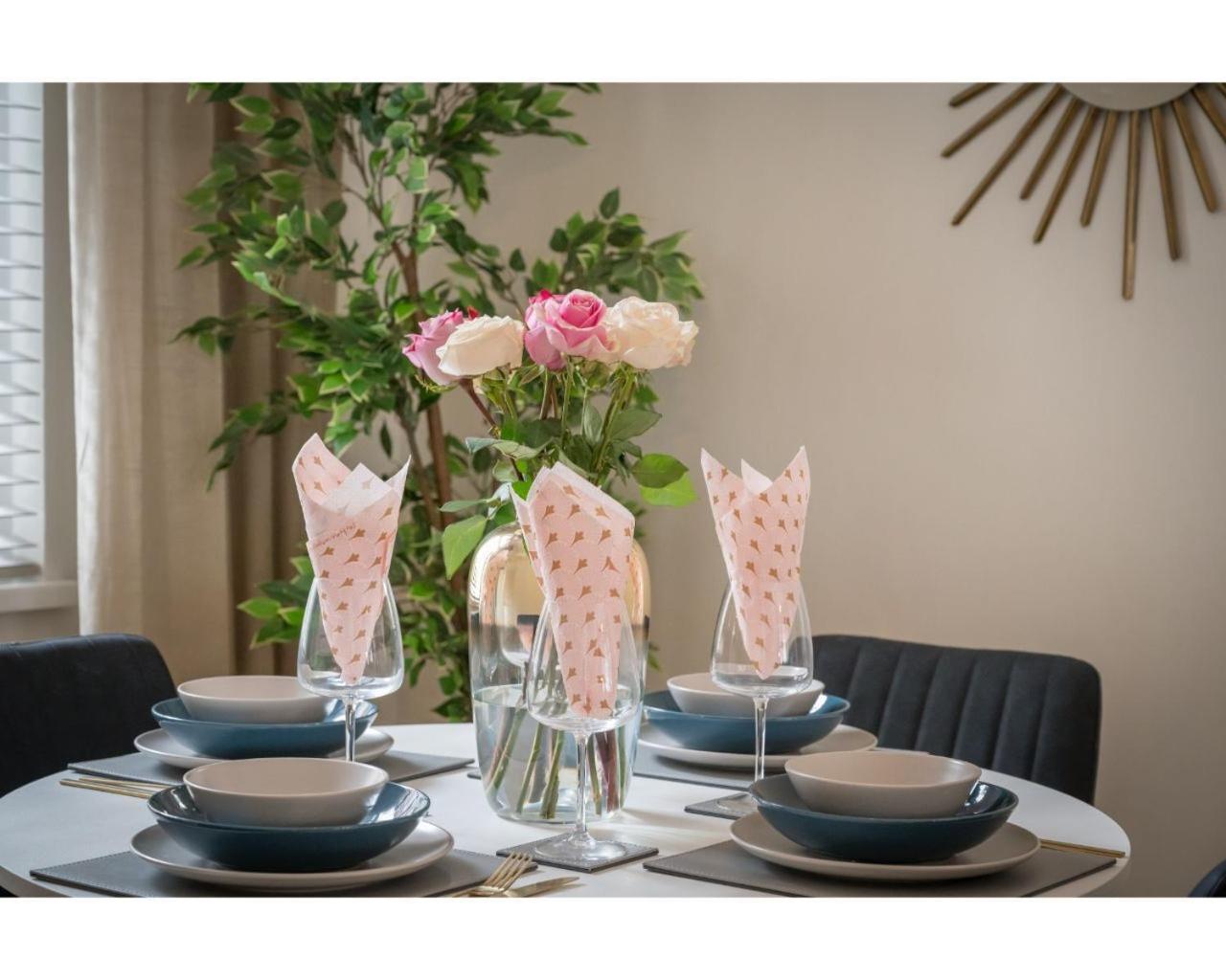 Central Belfast Apartments Chic Luxe R&R Exterior foto