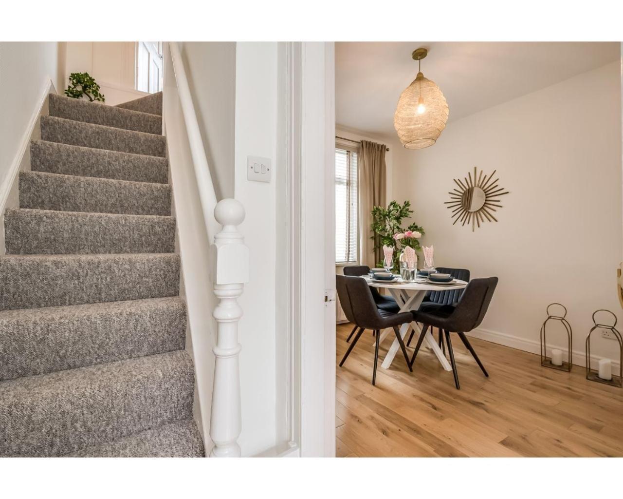 Central Belfast Apartments Chic Luxe R&R Exterior foto